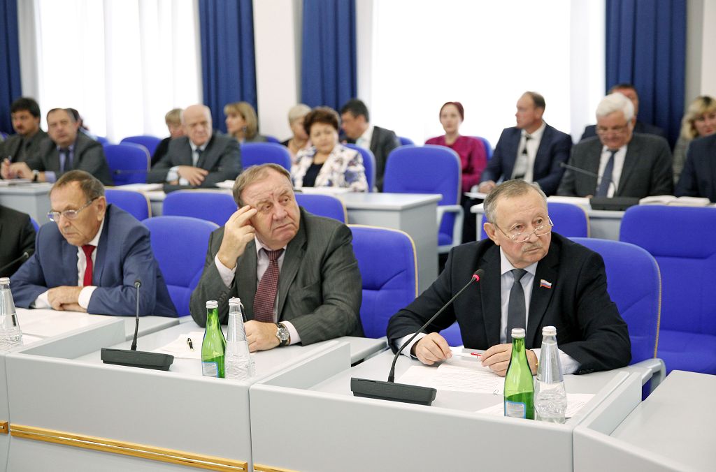 Законодатели начали работу над бюджетом региона