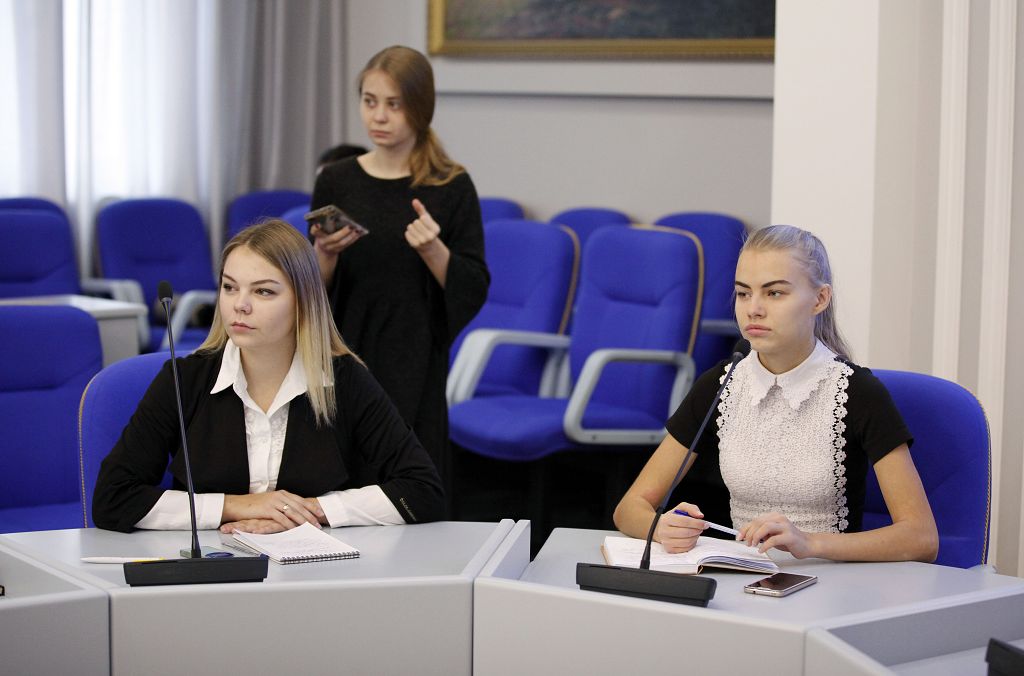 Участники «Школы парламентаризма» переняли опыт краевых депутатов