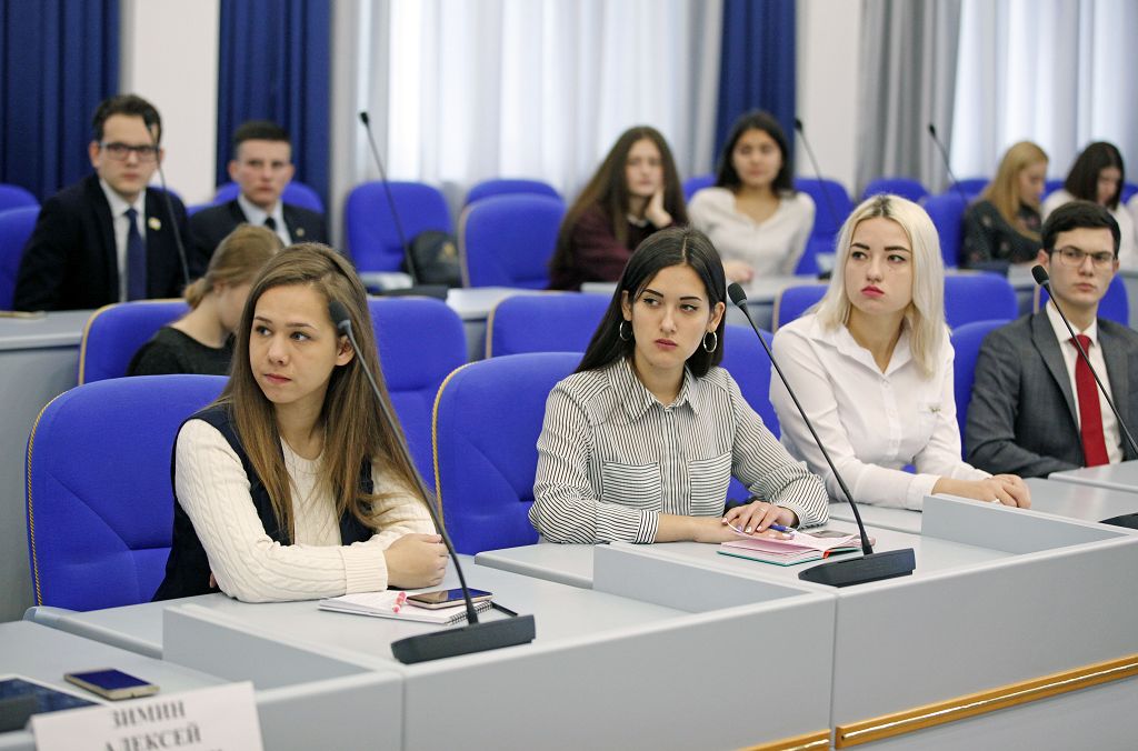 Участники «Школы парламентаризма» переняли опыт краевых депутатов