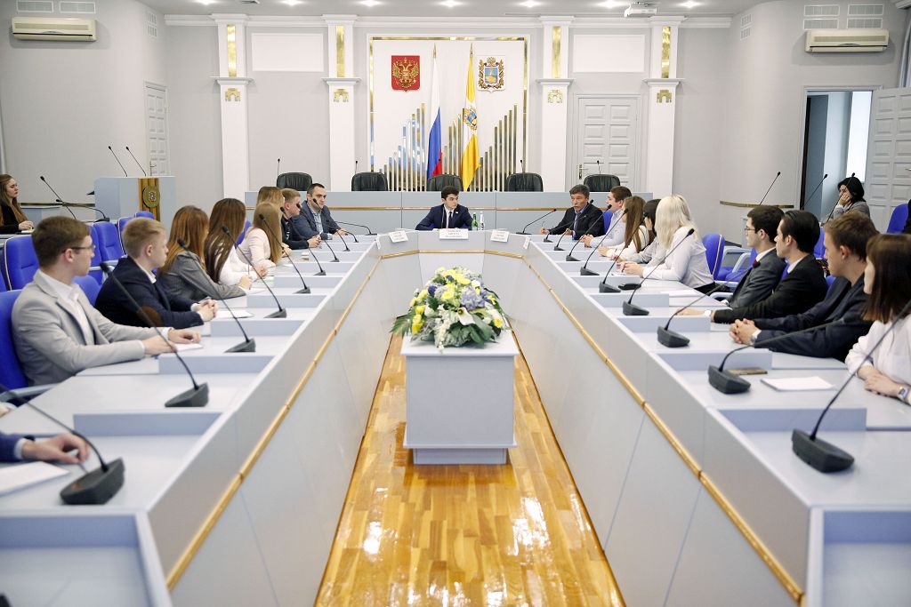 Участники «Школы парламентаризма» переняли опыт краевых депутатов