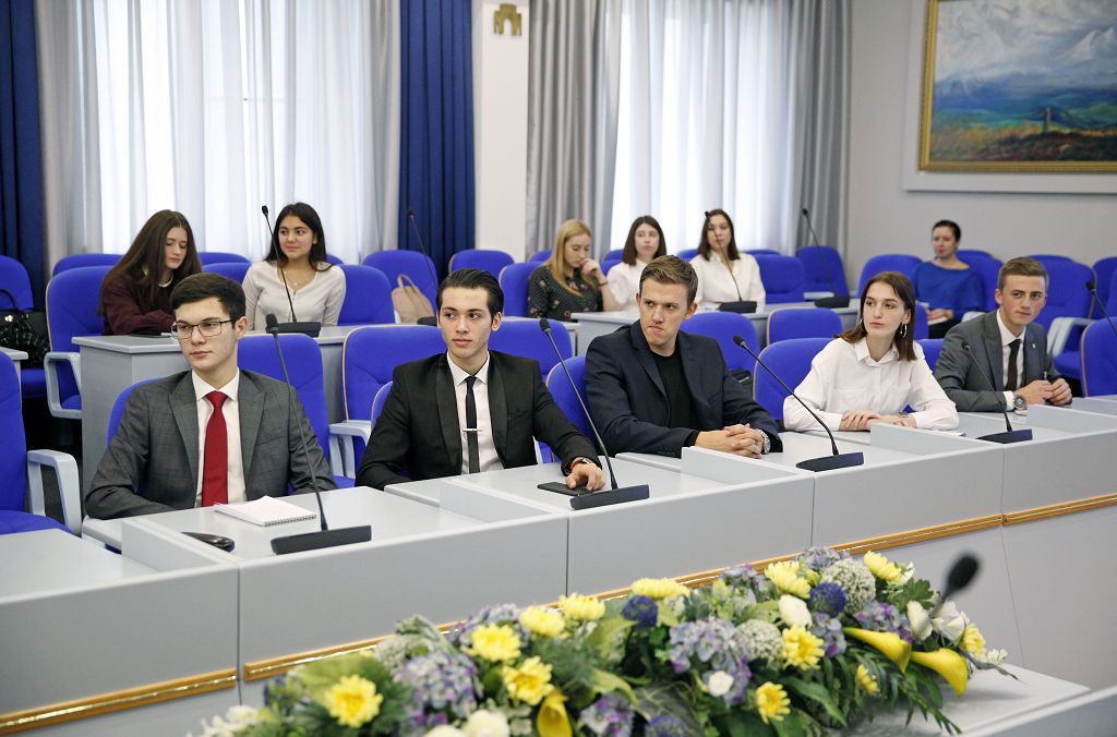 Участники «Школы парламентаризма» переняли опыт краевых депутатов
