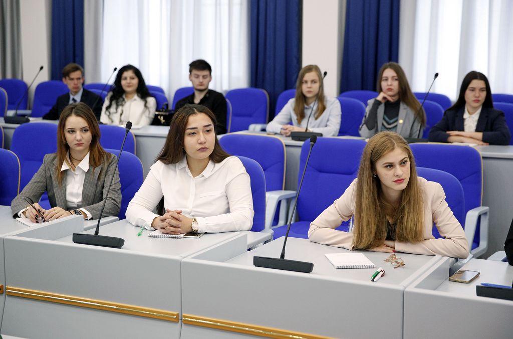 Участники «Школы парламентаризма» переняли опыт краевых депутатов