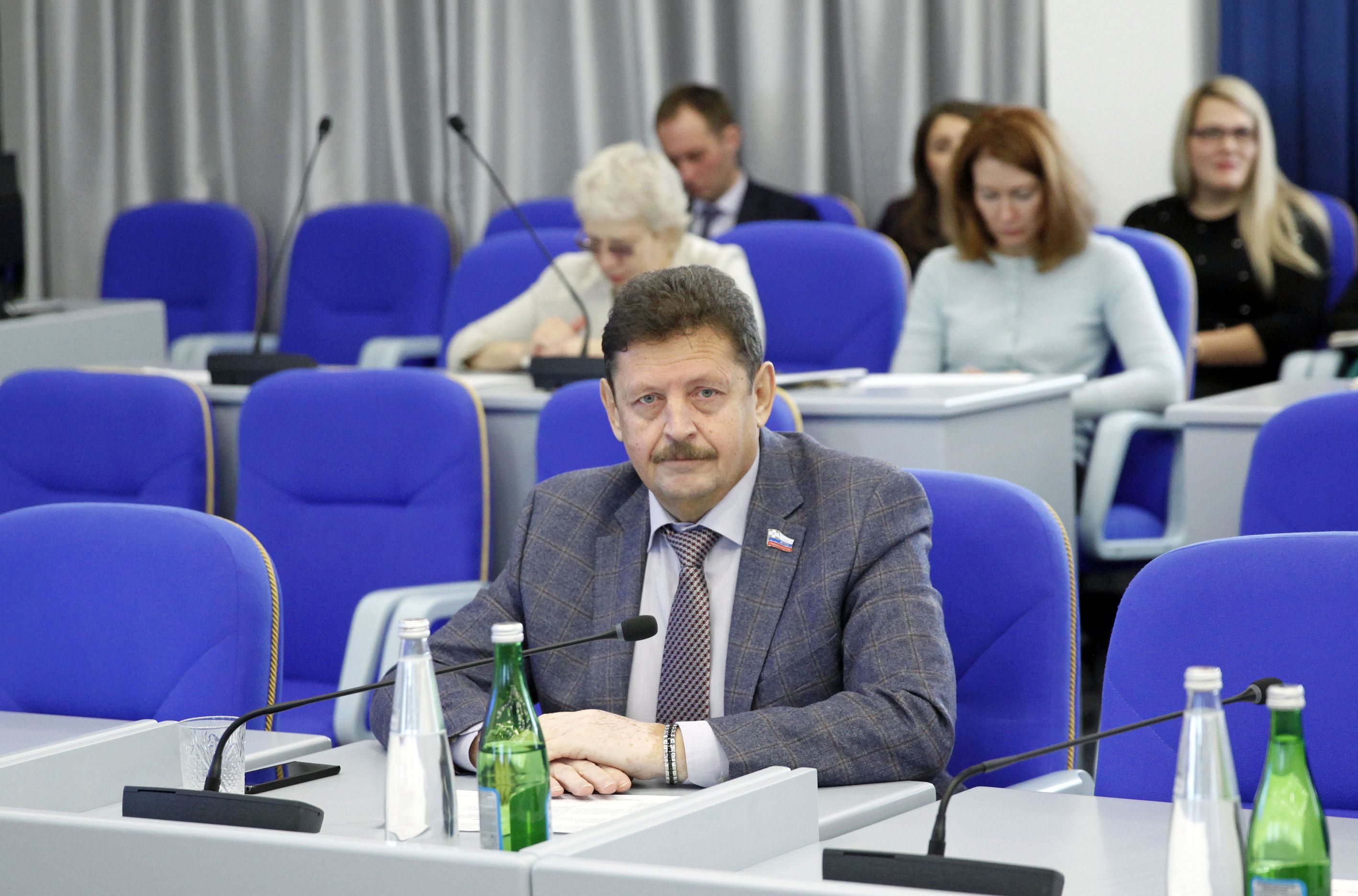 Работа в комитетах продолжается