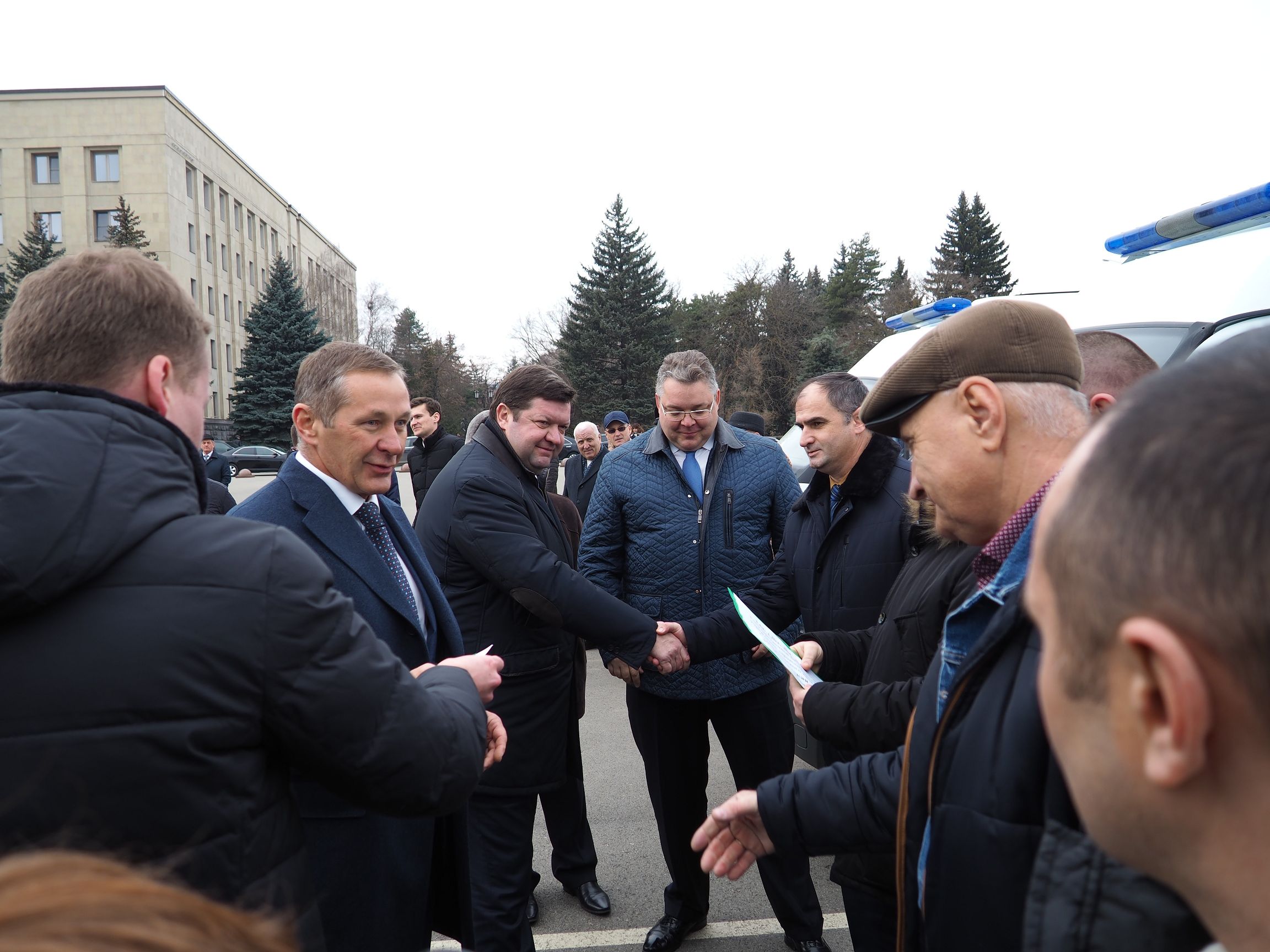 Медучреждения края получили новые автомобили скорой помощи