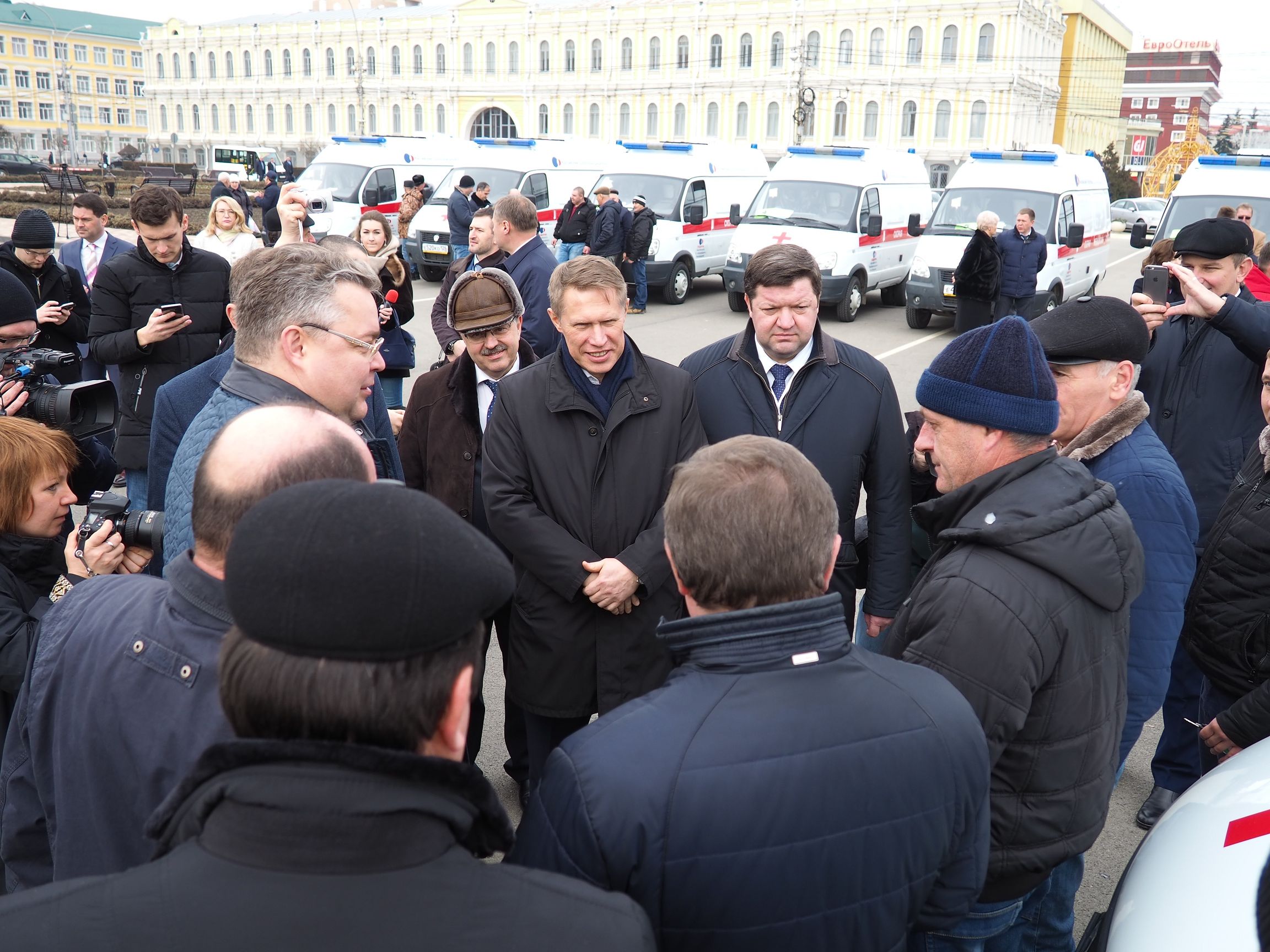 Медучреждения края получили новые автомобили скорой помощи