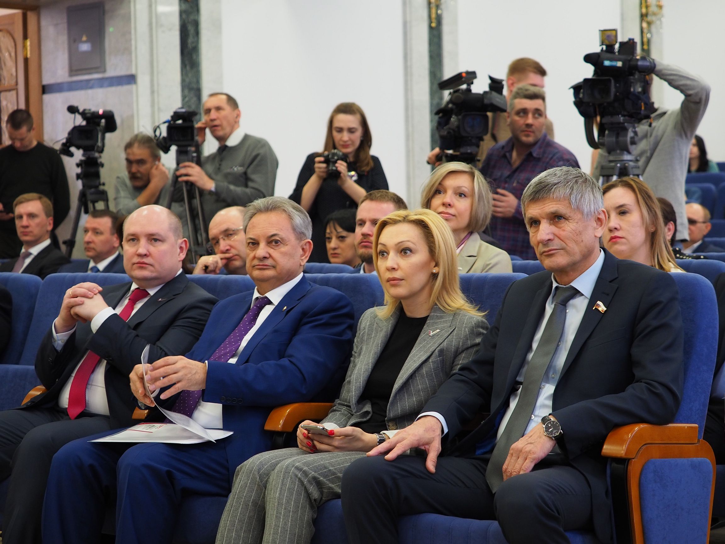 Добиться решения задач, поставленных президентом страны