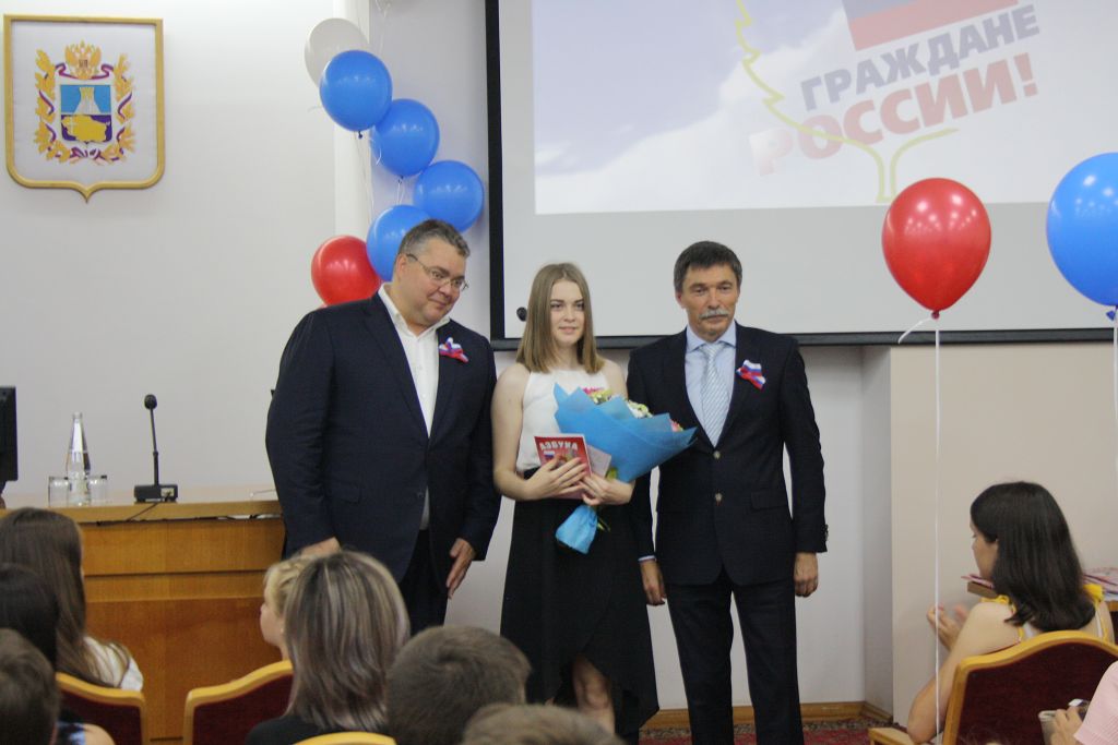 Паспорта в День России
