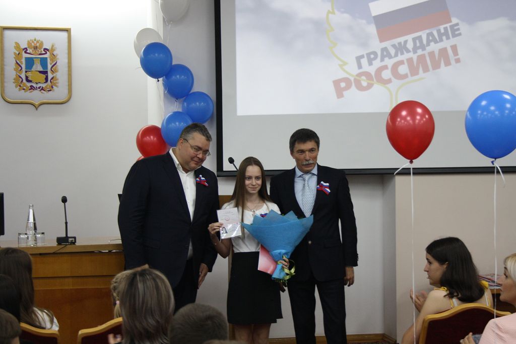 Паспорта в День России