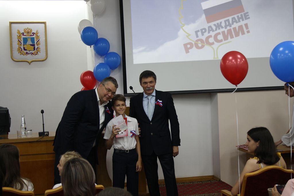 Паспорта в День России