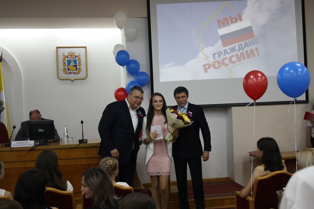 Паспорта в День России