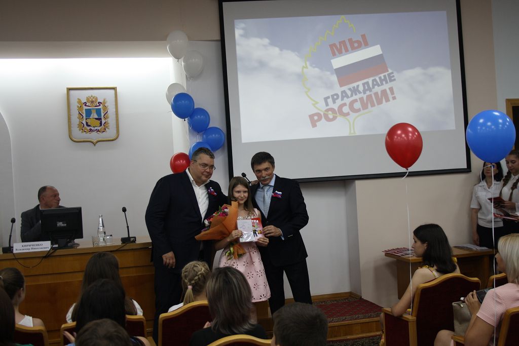 Паспорта в День России