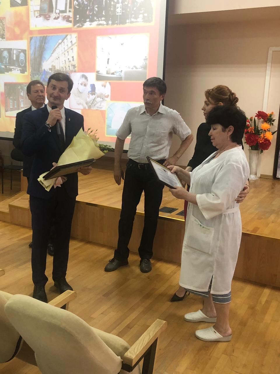 Депутаты поздравили медиков