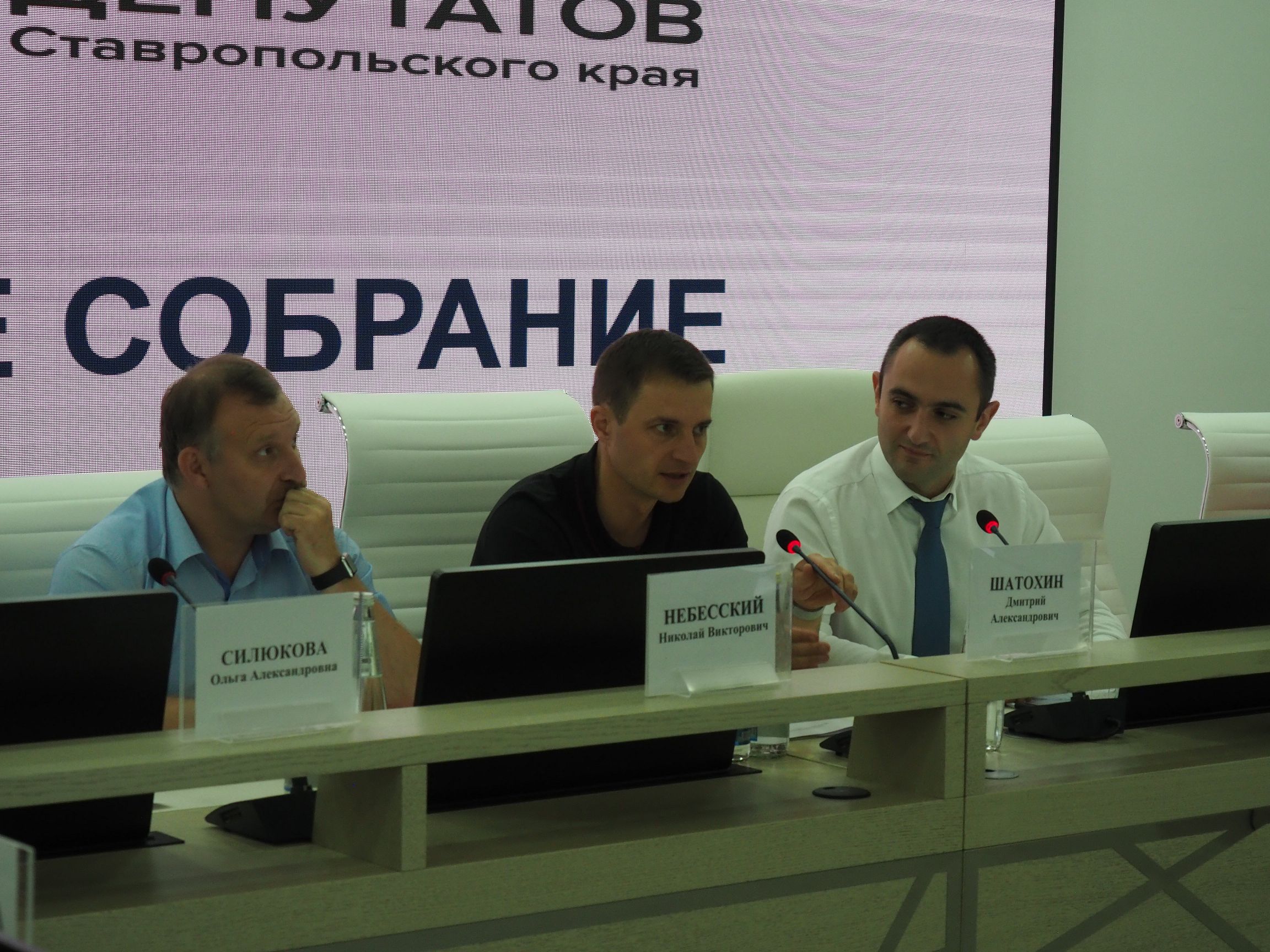 В помощь молодым законодателям