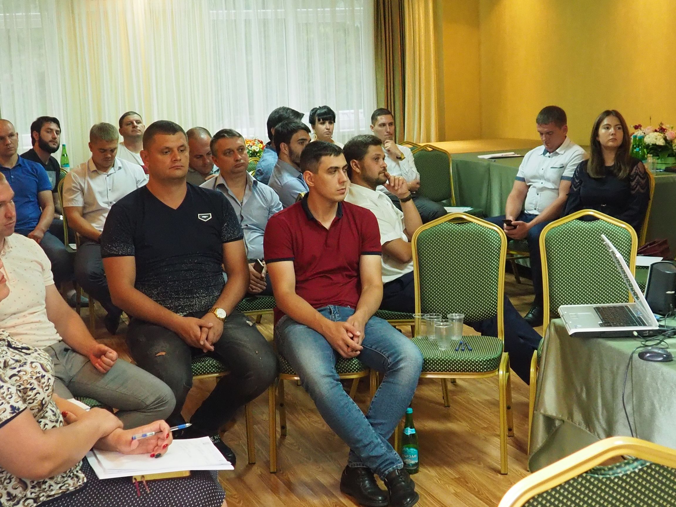 В помощь молодым законодателям