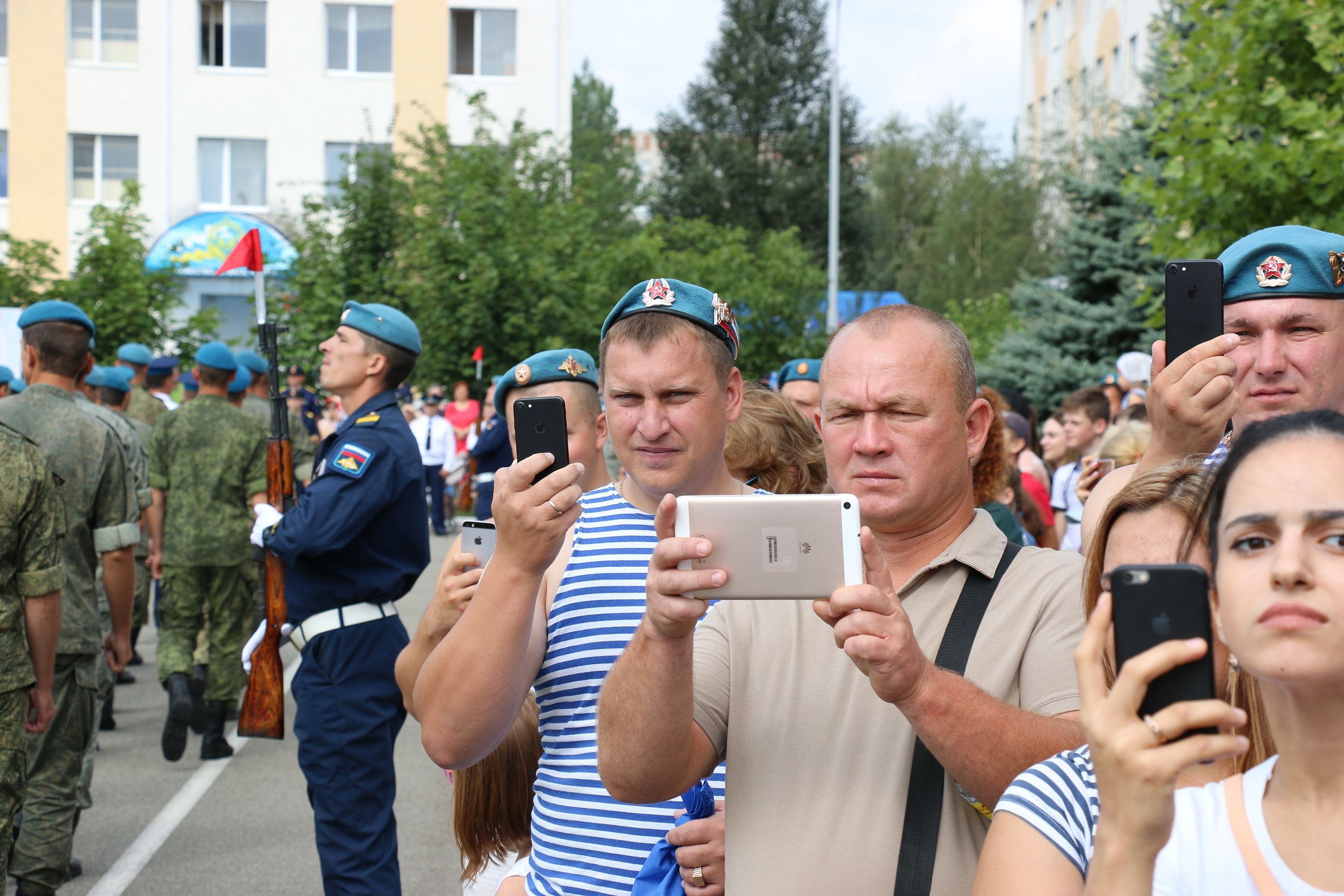 С праздником, десантники!