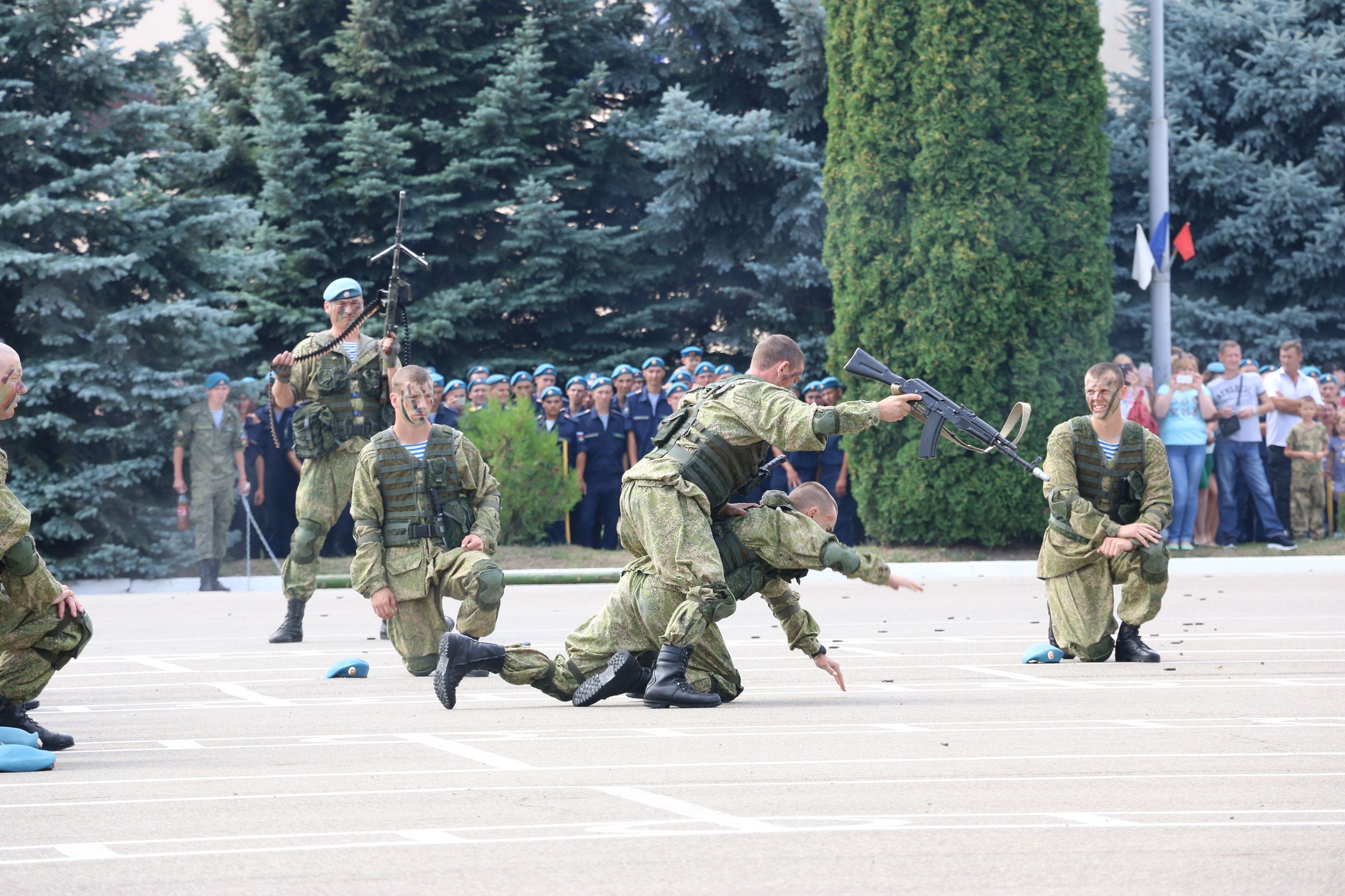 С праздником, десантники!