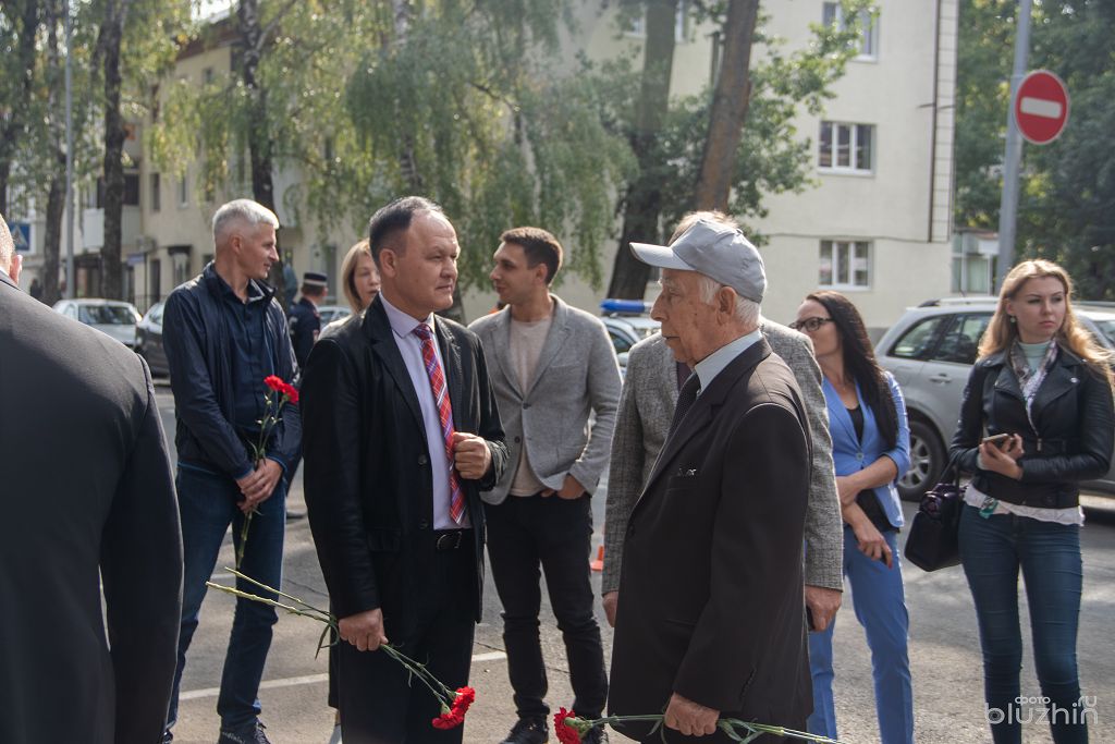 Торжественное открытие бюста