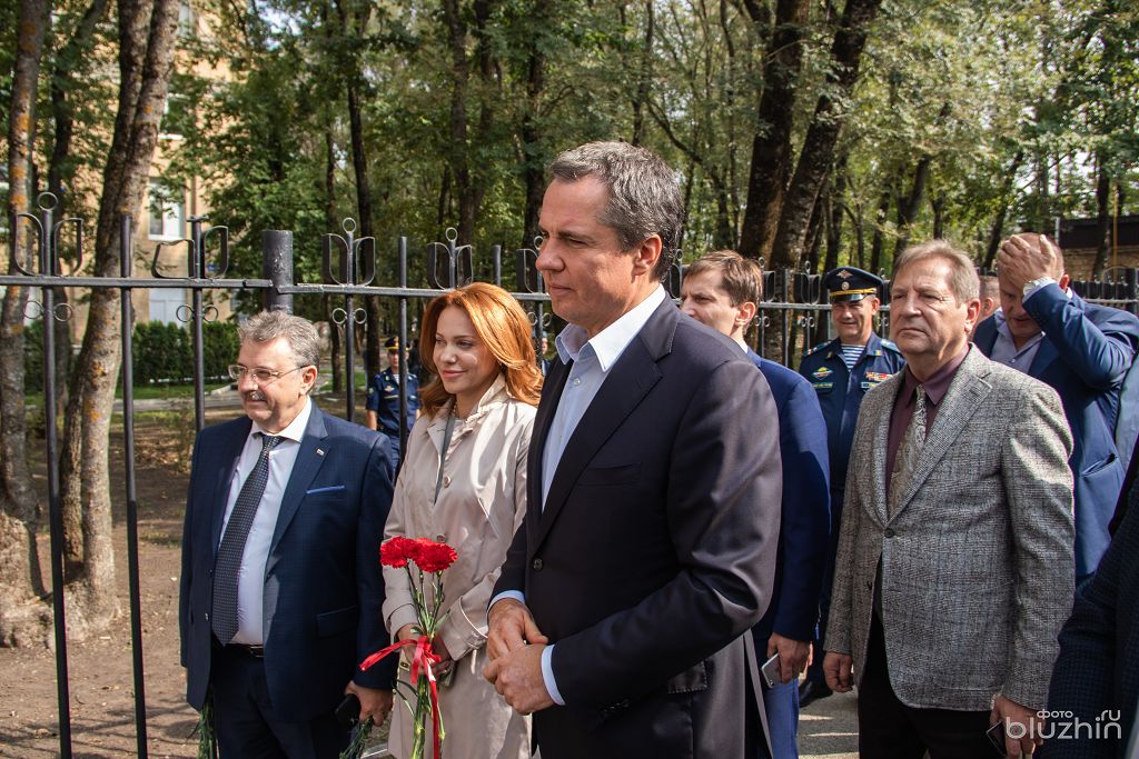 Торжественное открытие бюста