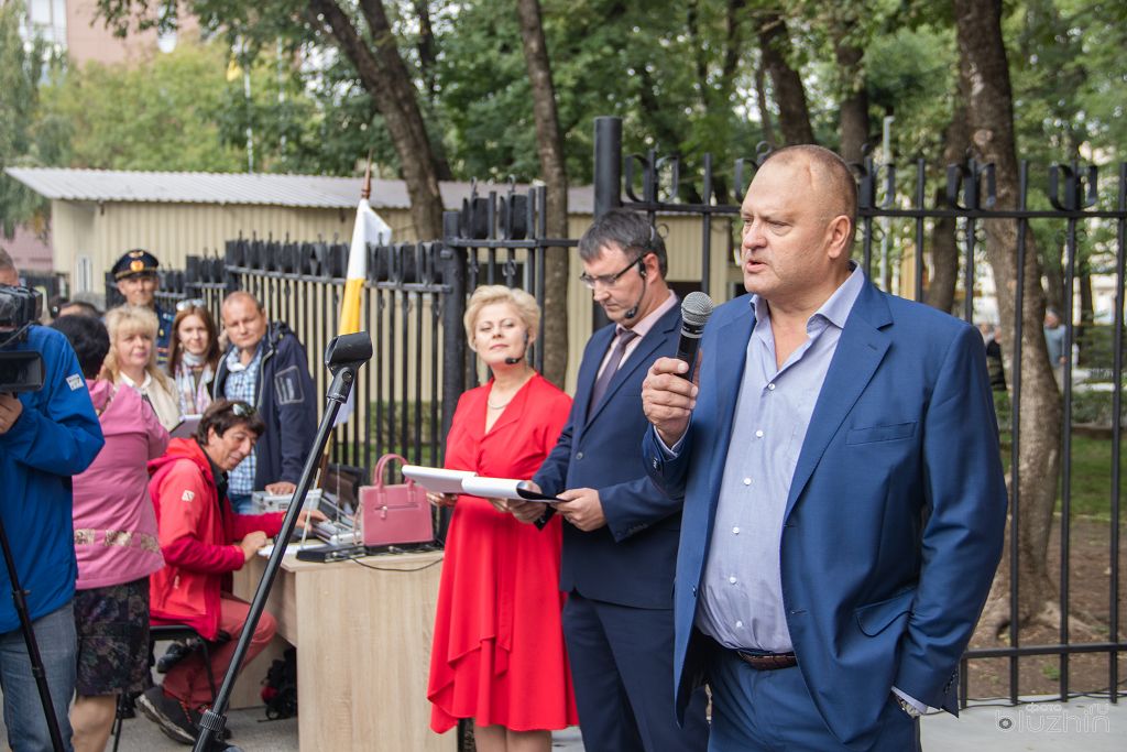 Торжественное открытие бюста