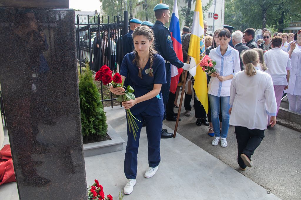 Торжественное открытие бюста