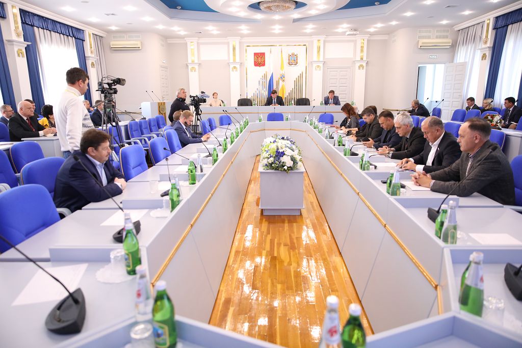 Подготовка к заседанию Думы, кадастровые вопросы и поддержка виноделия