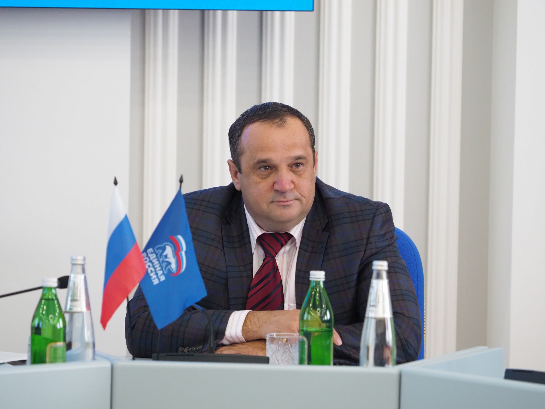 Проблемы, связанные с разработкой карьеров в крае, обсудили члены фракции «Единой России»