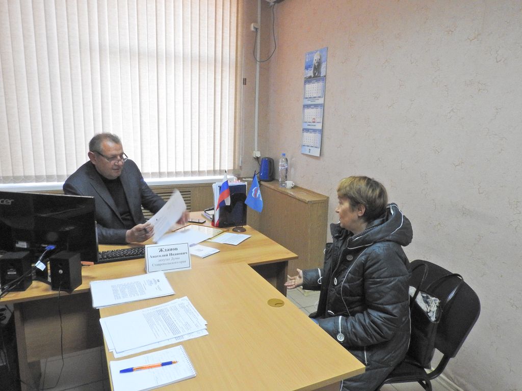 Депутат Думы Ставропольского края Анатолий Жданов провел прием граждан