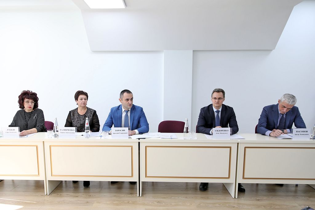 Молодые депутаты пополнили знания в «Школе парламентаризма»