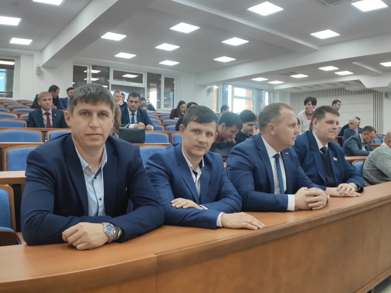 Молодые депутаты пополнили знания в «Школе парламентаризма»