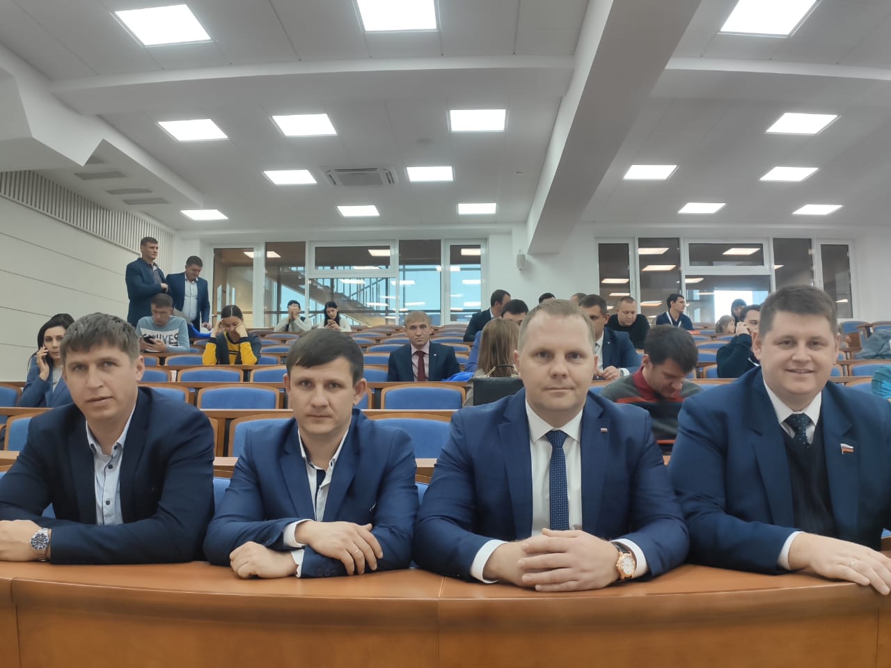 Молодые депутаты пополнили знания в «Школе парламентаризма»