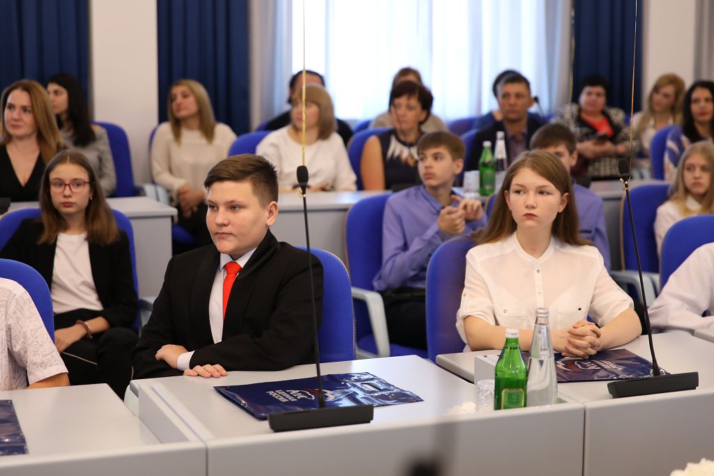 Паспорта в День Конституции