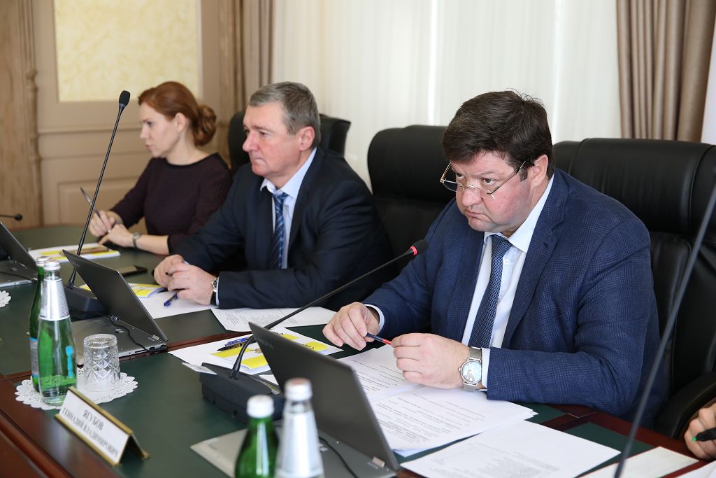 За неделю до завершающего 2019 год заседания