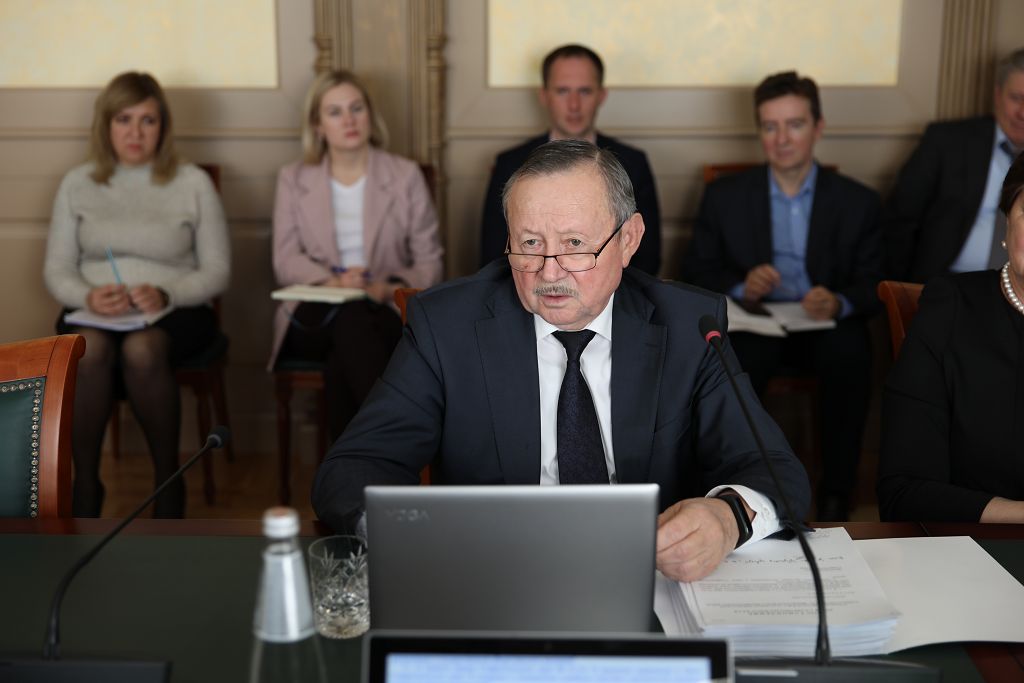 За неделю до завершающего 2019 год заседания