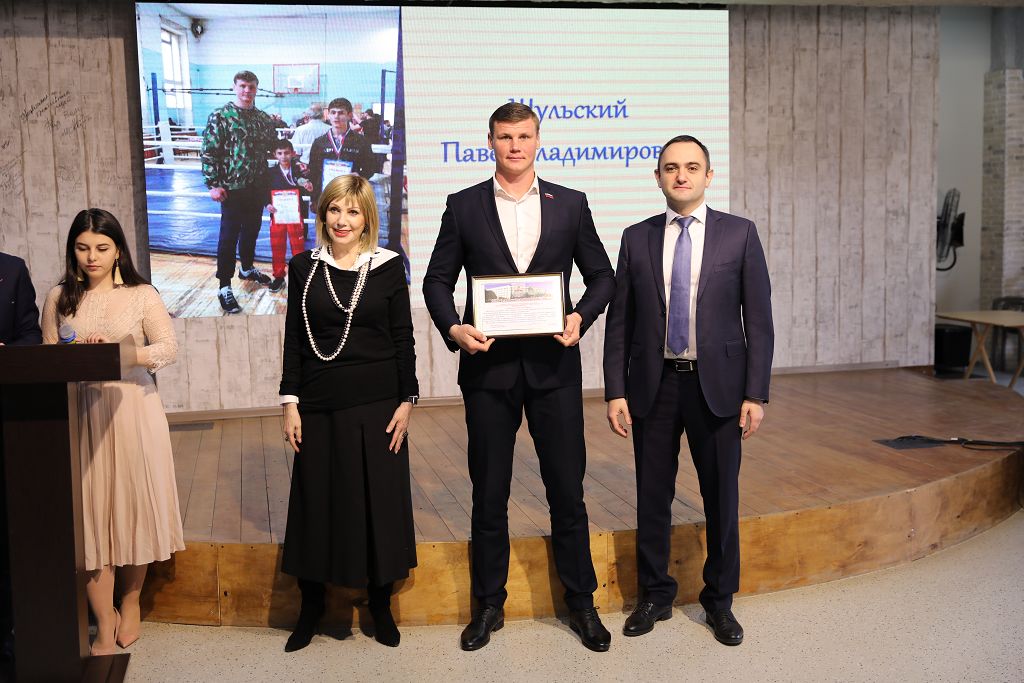 С гордостью за лучших