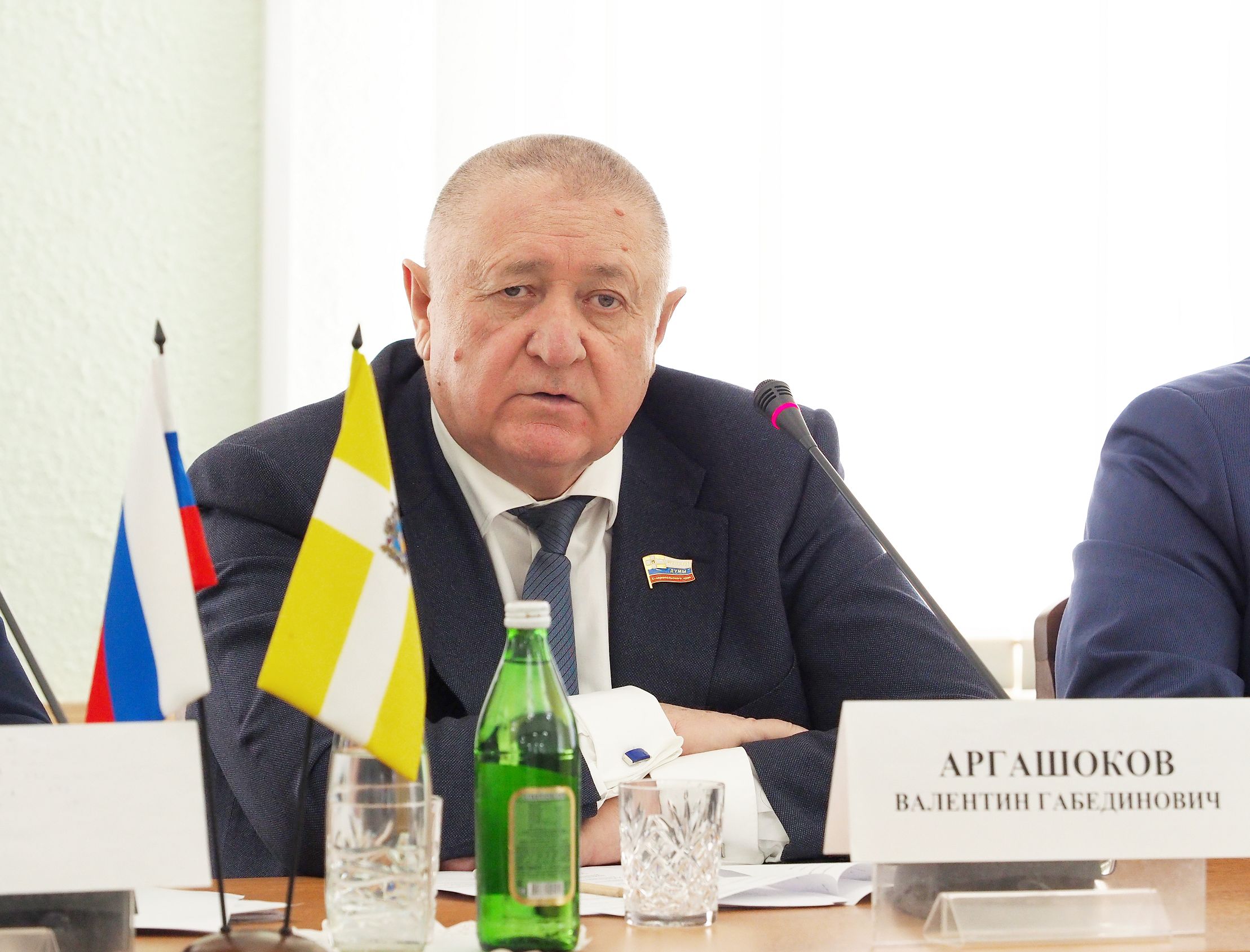 Проблемы нужно решать комплексно