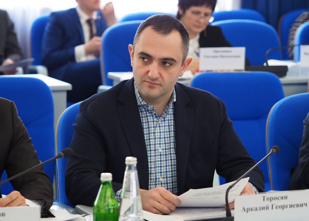Исполнение законов под депутатским контролем