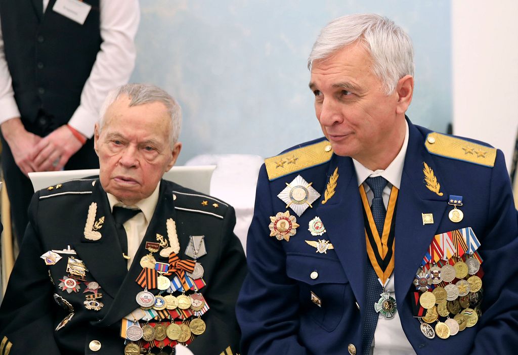 С особым уважением к защитникам Отечества