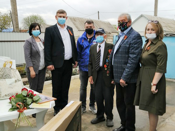 С уважением и благодарностью к поколению Победителей