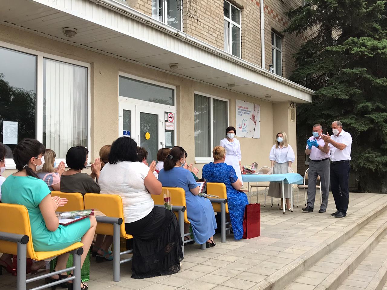 Законодатели поздравили медицинских работников