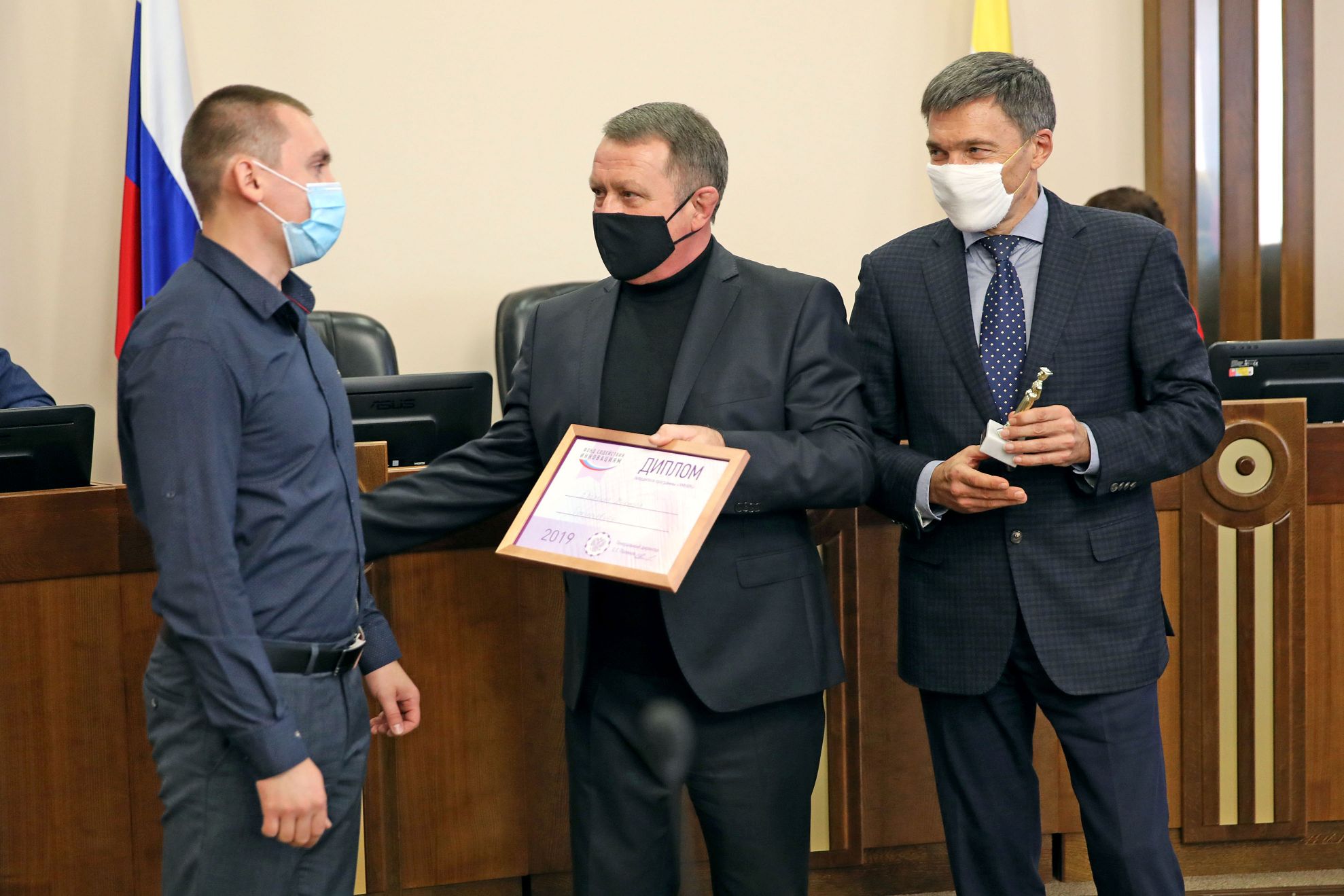 В краевой Думе прошло награждение УМНИКОВ 2019 года