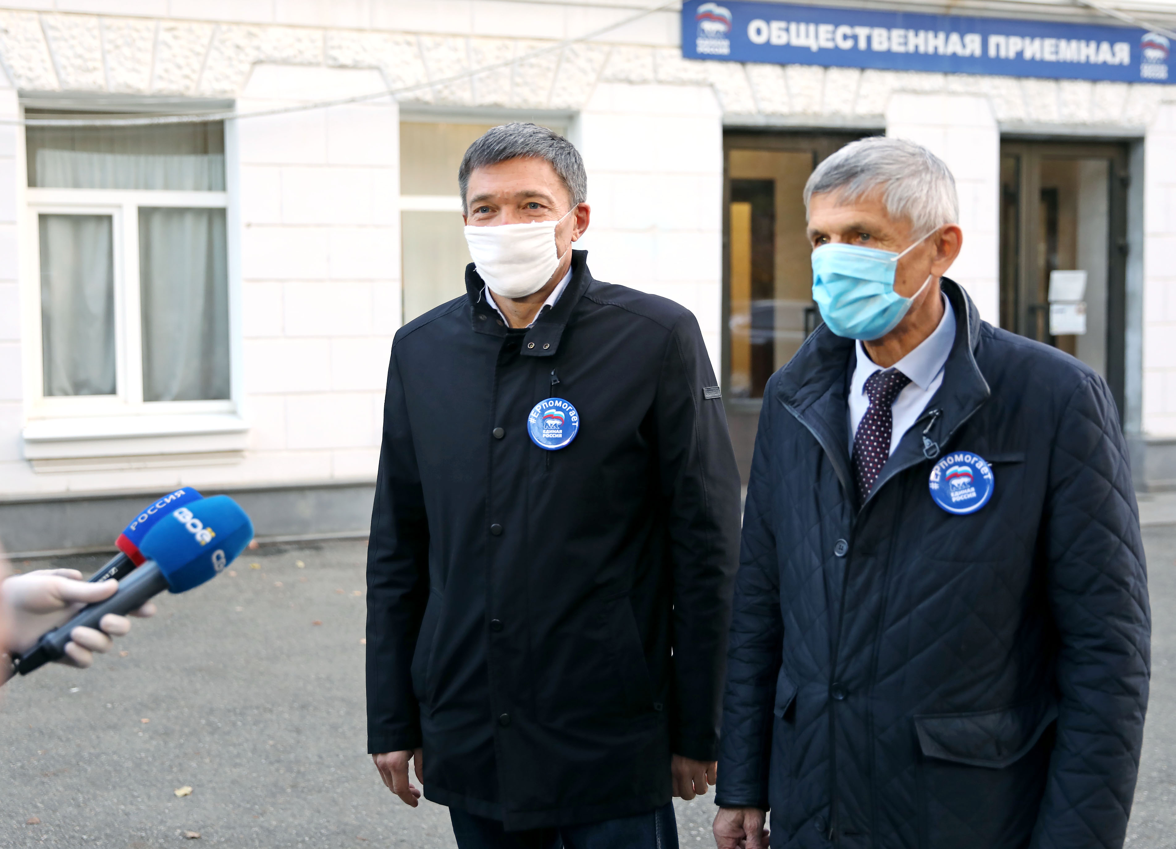 Депутаты организовали дополнительный транспорт для медиков на Ставрополье
