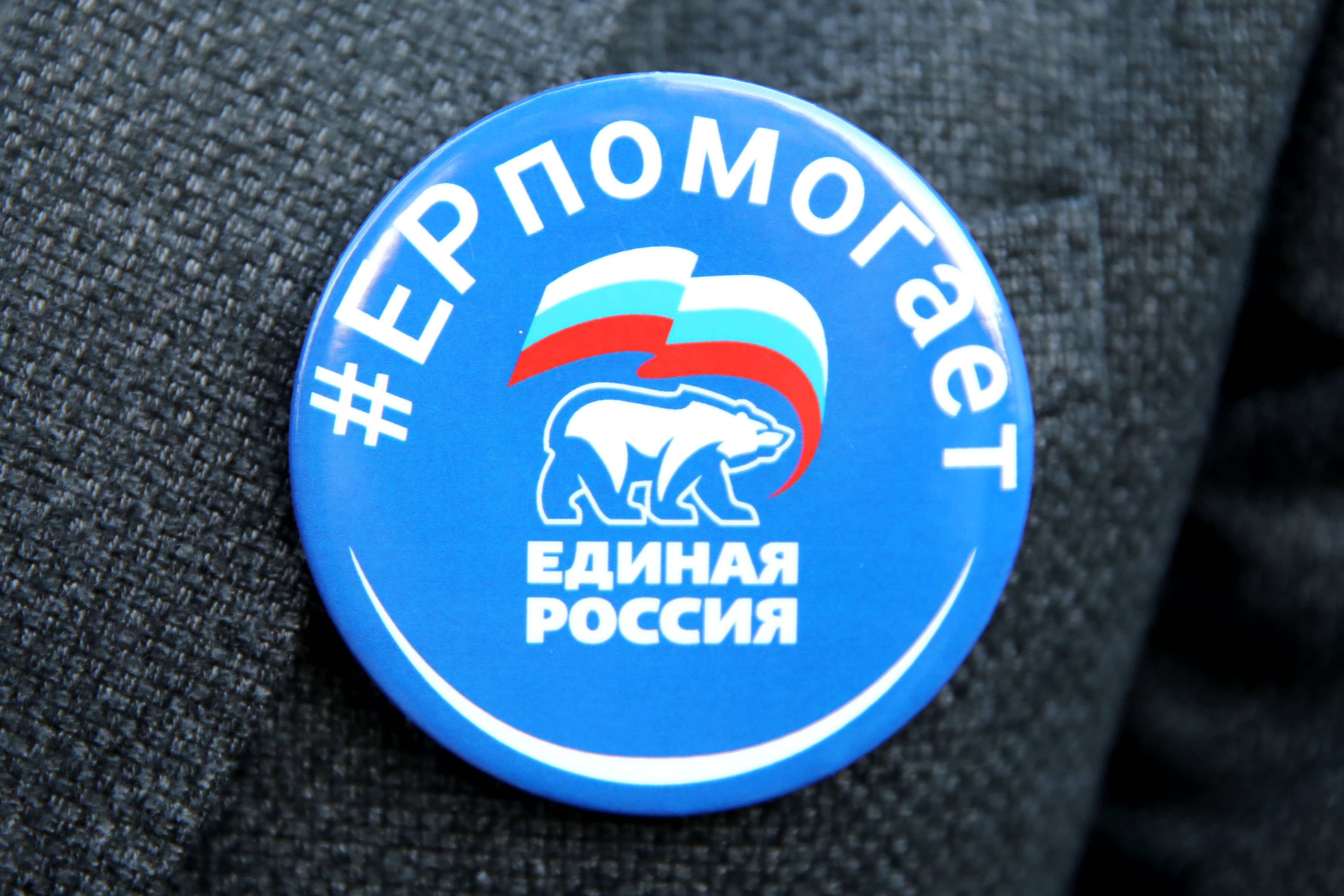 Депутаты организовали дополнительный транспорт для медиков на Ставрополье