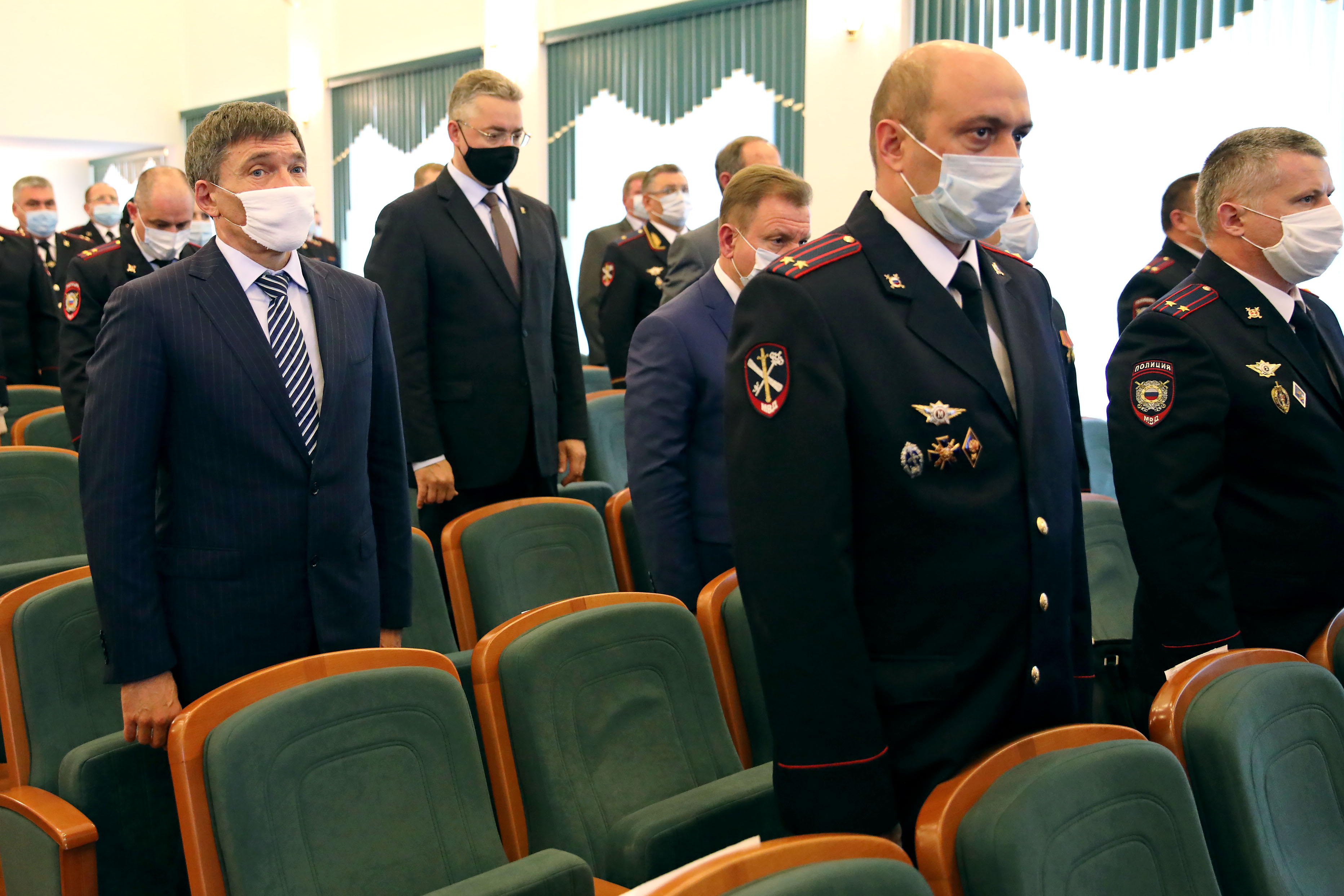 Лучшие сотрудники ОВД региона получили награды Думы края