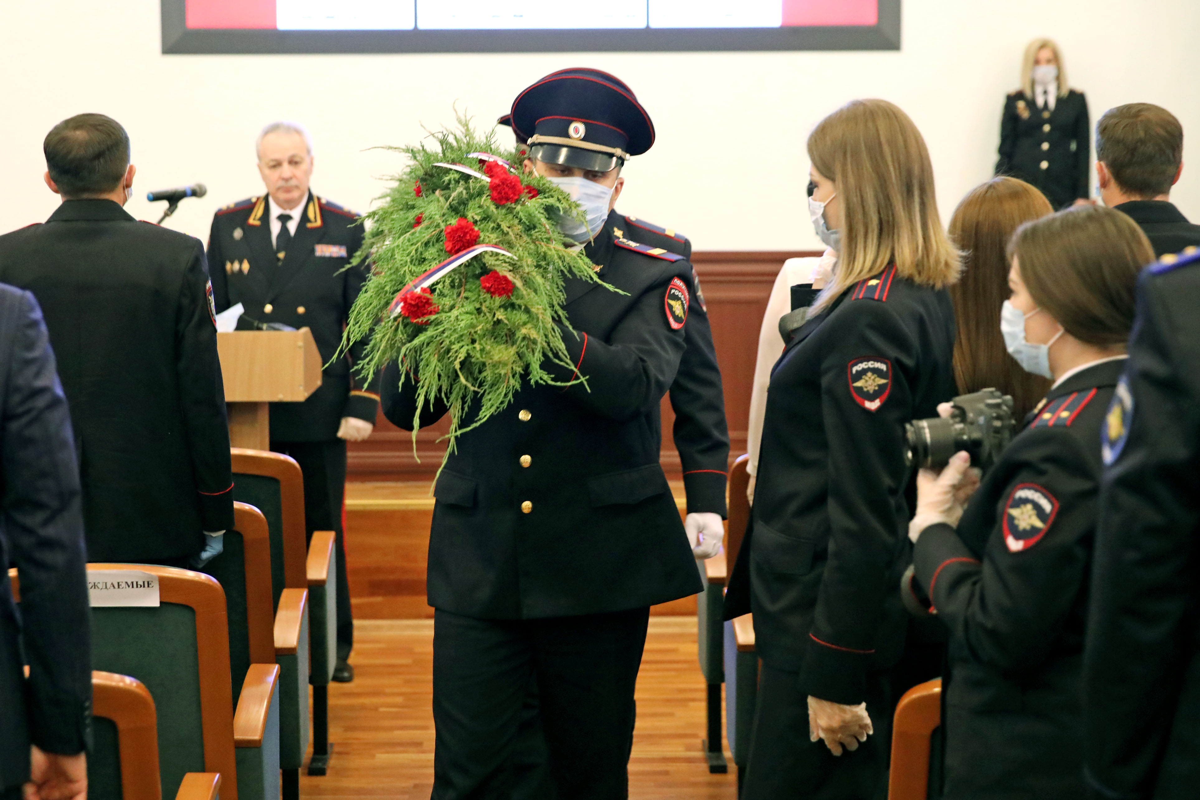 Лучшие сотрудники ОВД региона получили награды Думы края