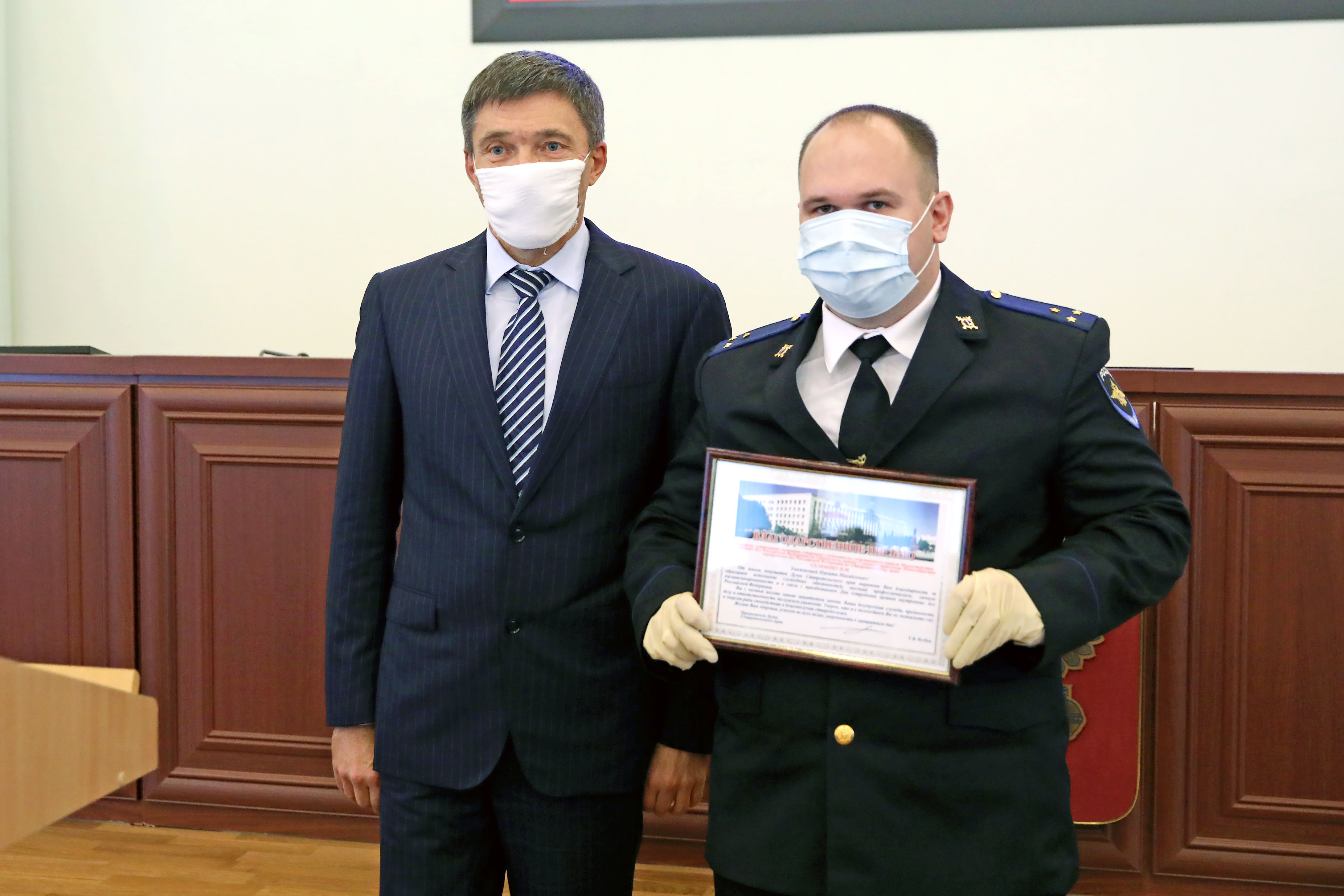 Лучшие сотрудники ОВД региона получили награды Думы края
