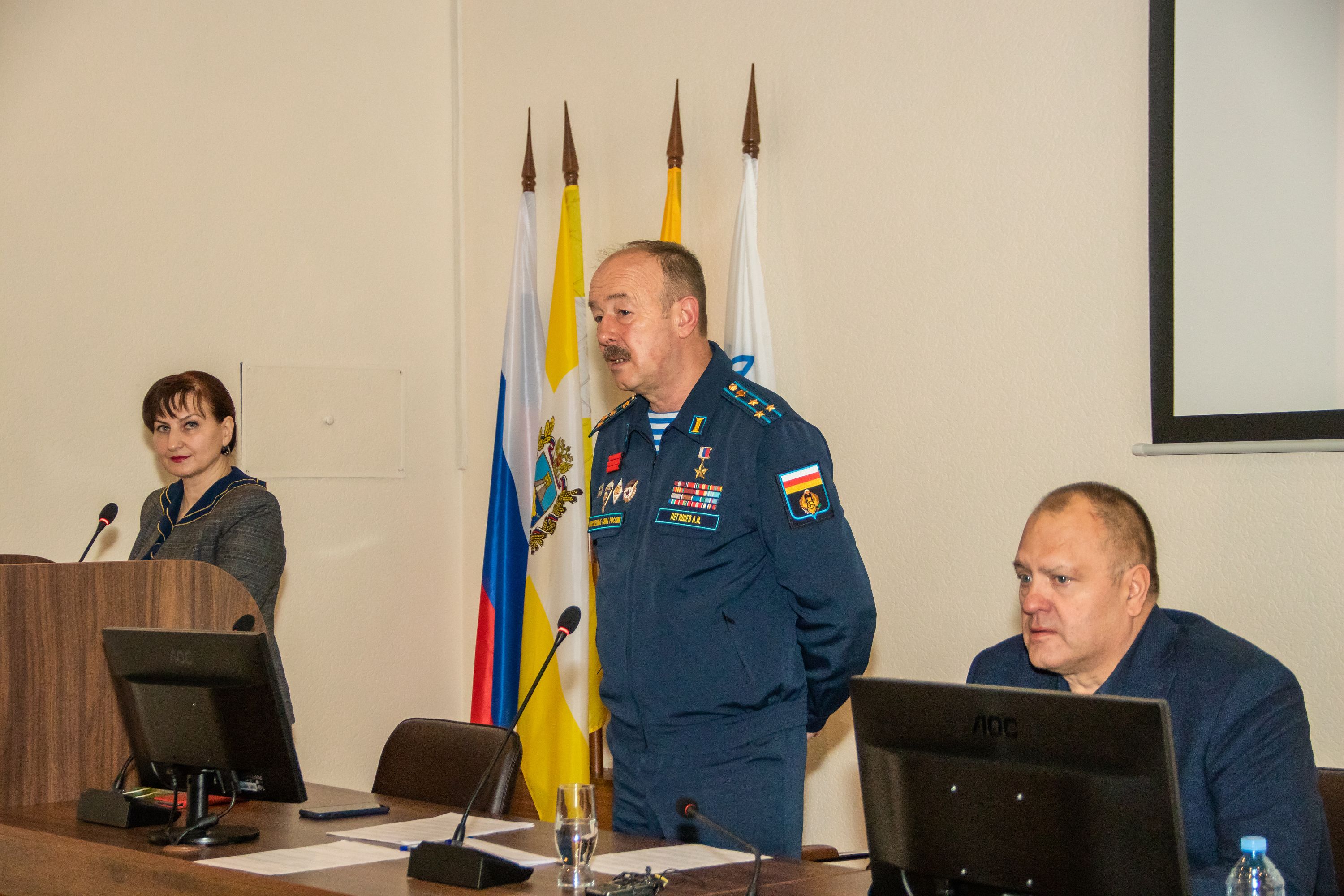 Депутат краевой Думы Сергей Шевелёв организовал круглый стол, посвящённый Дню Героев Отечества