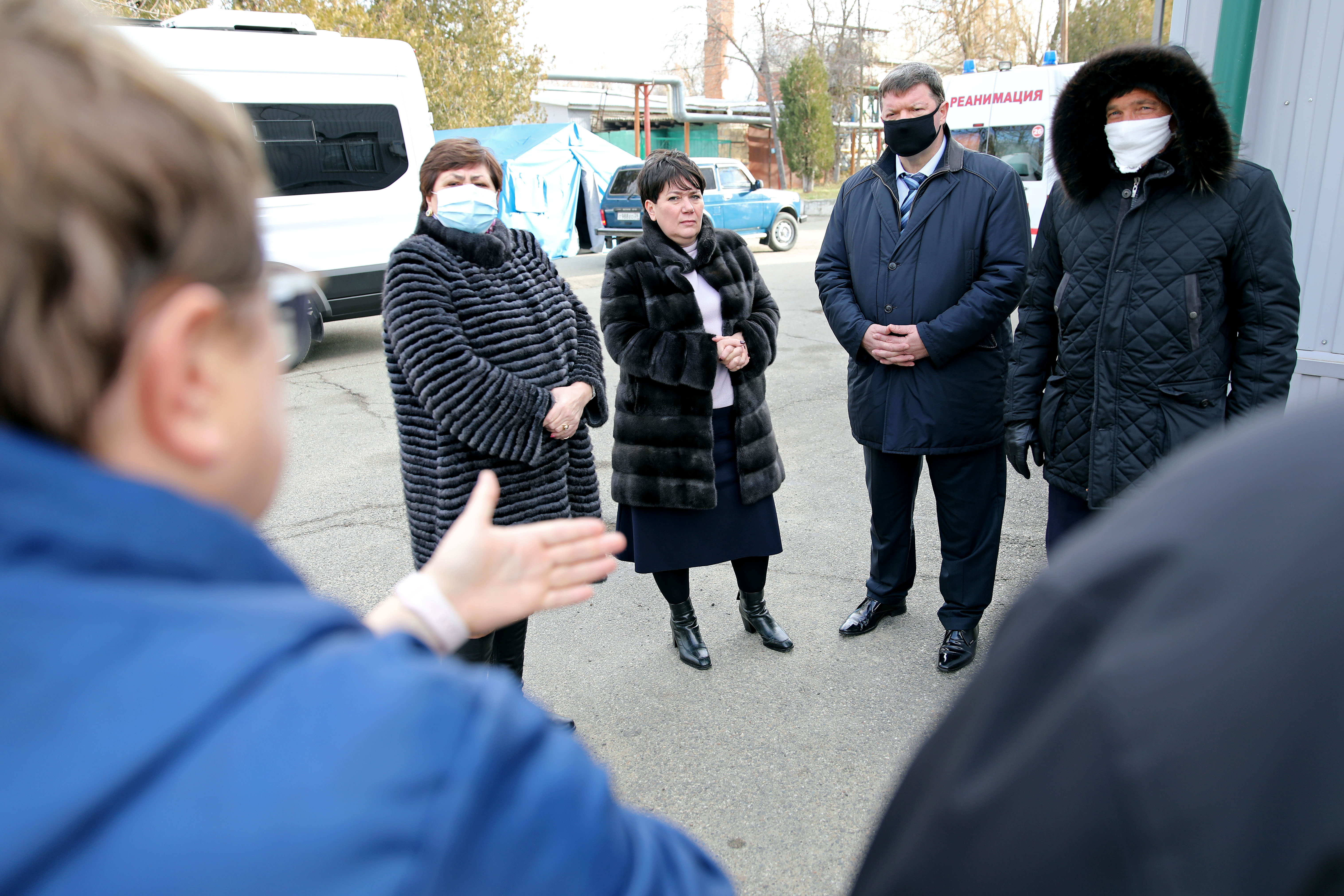 Депутаты краевой Думы передали средства индивидуальной защиты ставропольским медикам