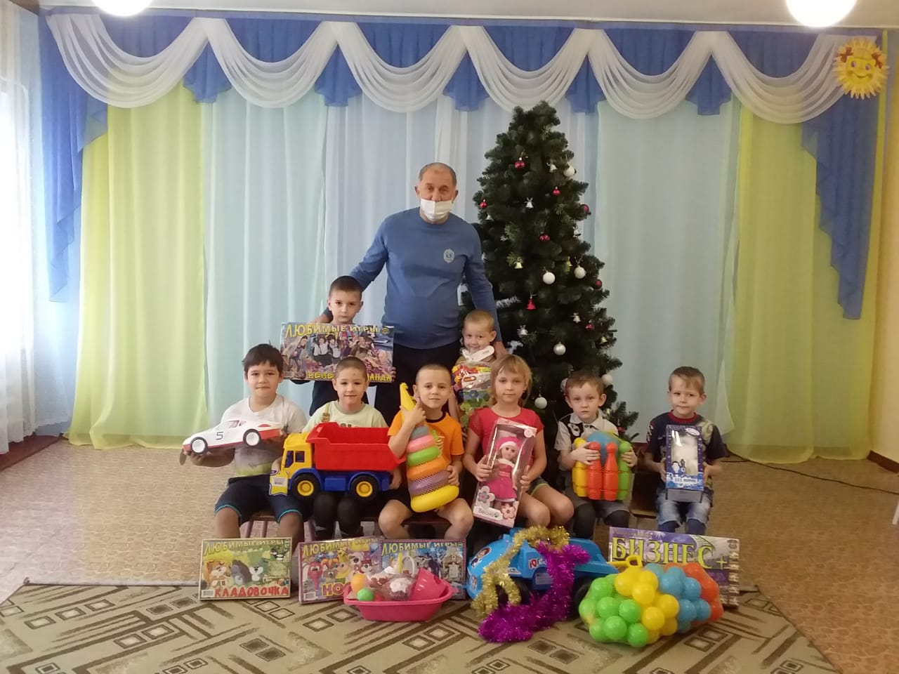 Игорь Андрющенко поздравил коллективы социальных учреждений с новогодними праздниками