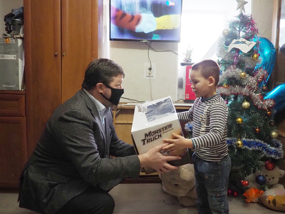 Спикер краевой Думы Геннадий Ягубов: «Лучший подарок для нас – искренняя радость и улыбки детей»