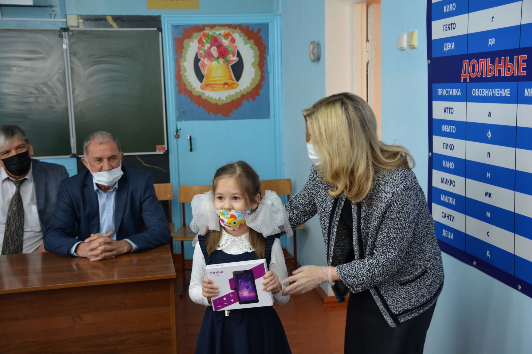 Педагоги Апанасенковского округа получили награды от депутатов